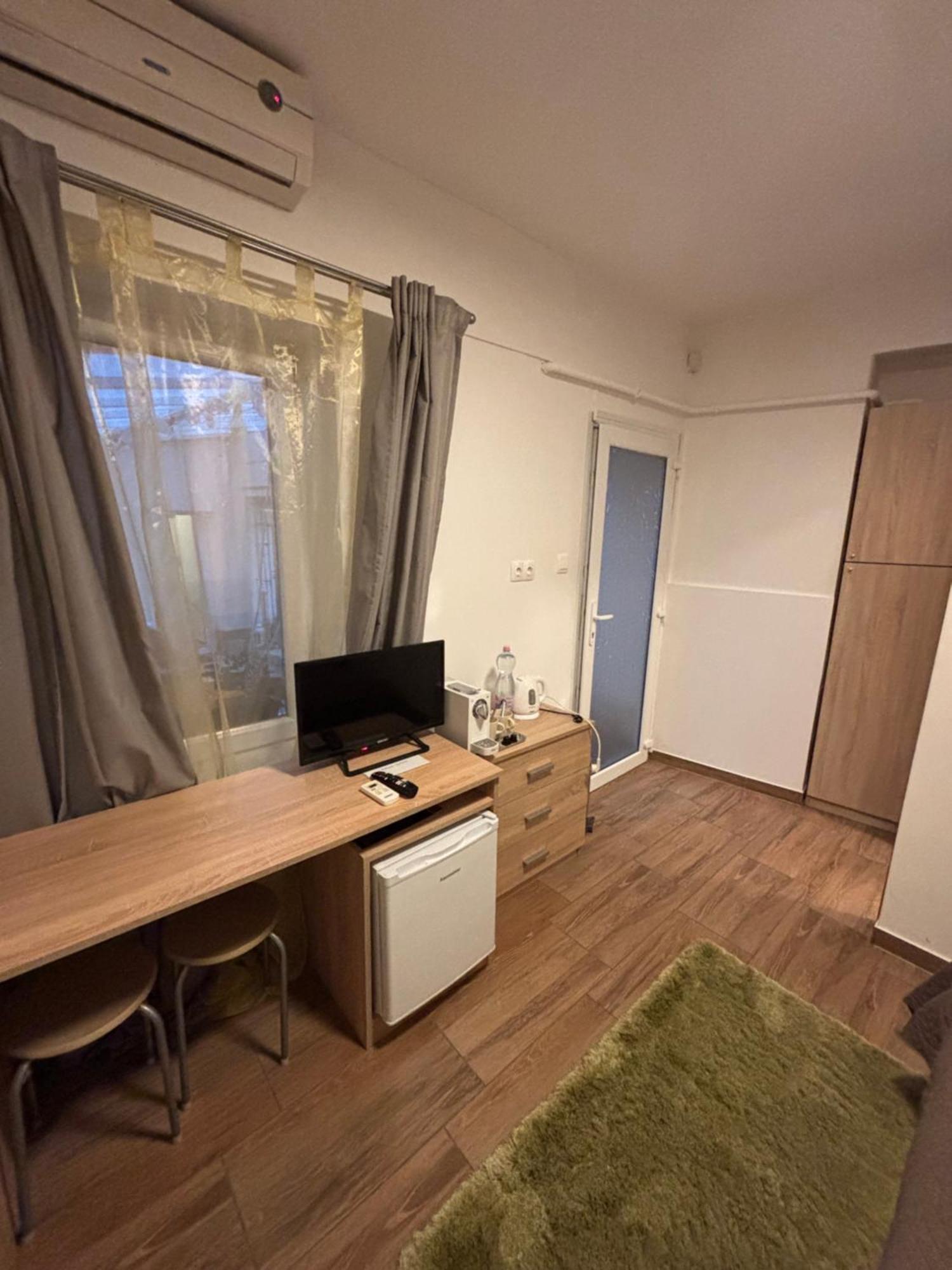 Hotel Beugro Lak à Esztergom Extérieur photo